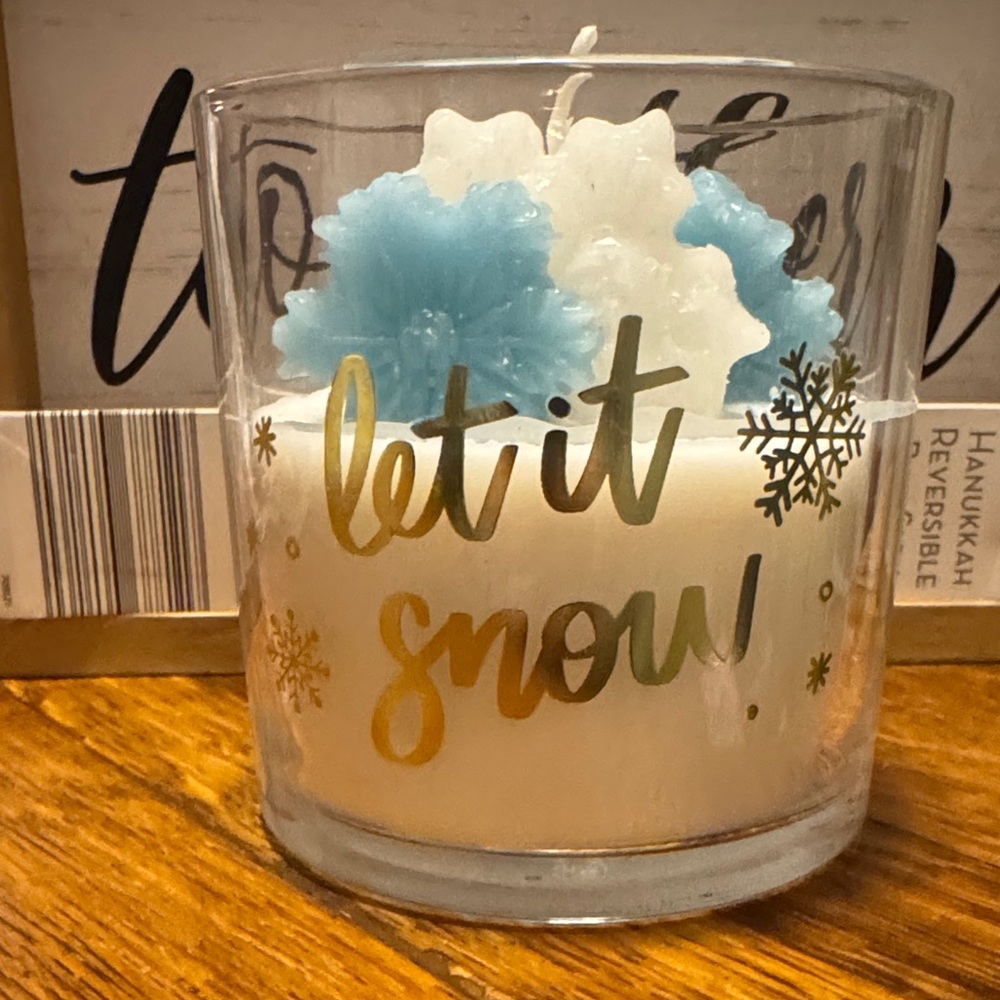 Let It Snow Candle with Blue and‎ White Accents "Snow Flurries"
